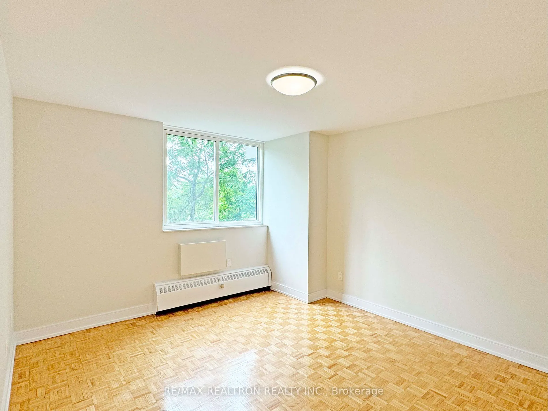 10 Shallmar Blvd, #208