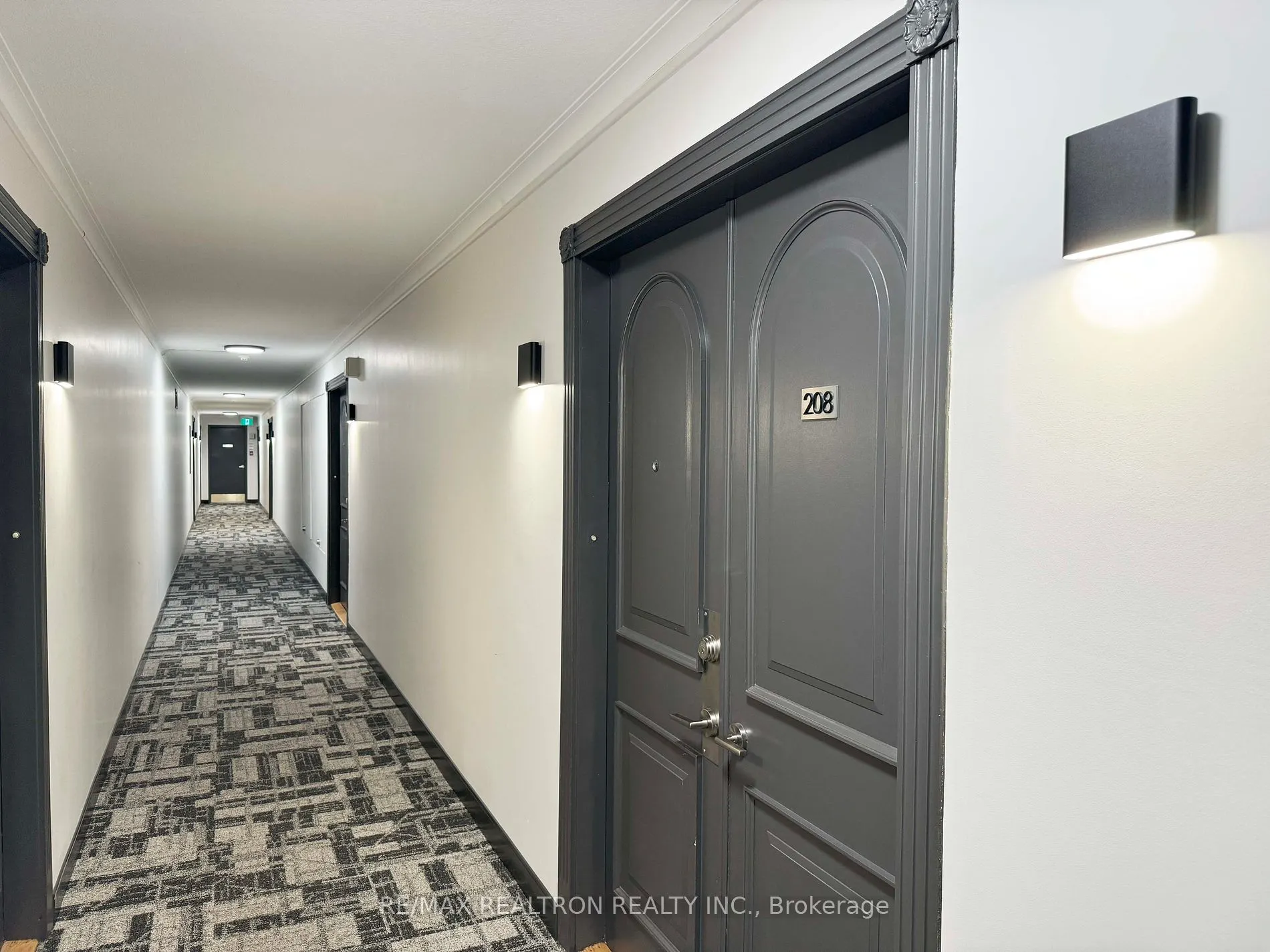 10 Shallmar Blvd, #208