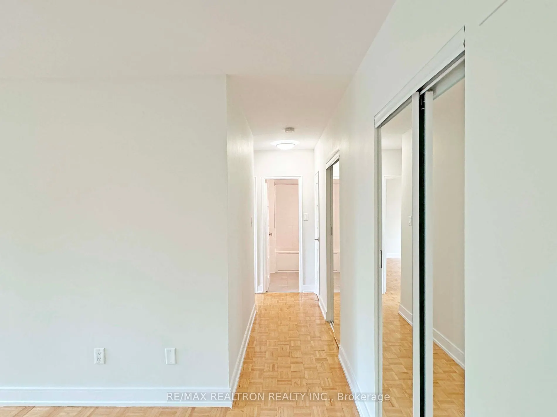 10 Shallmar Blvd, #208