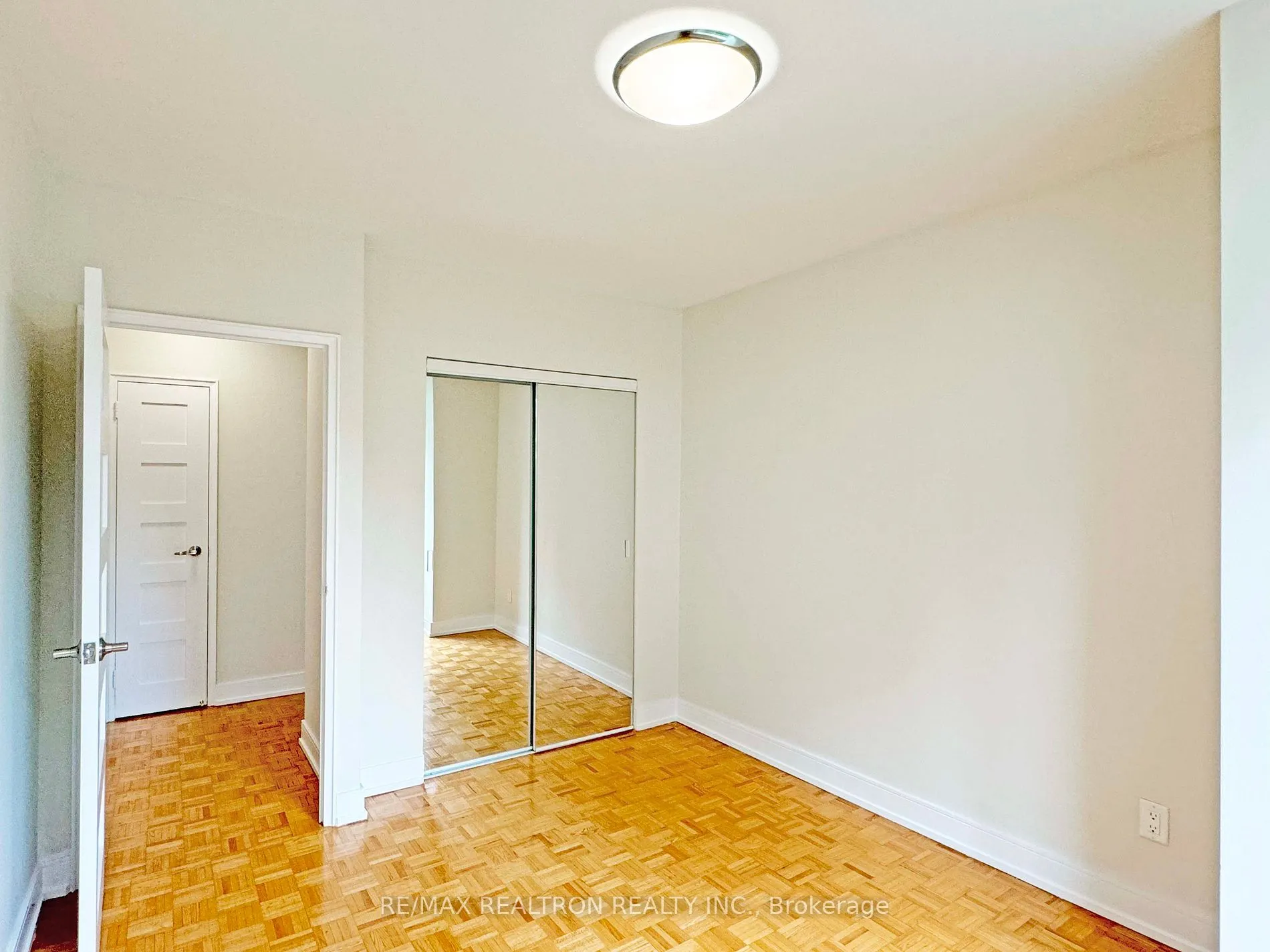 10 Shallmar Blvd, #208