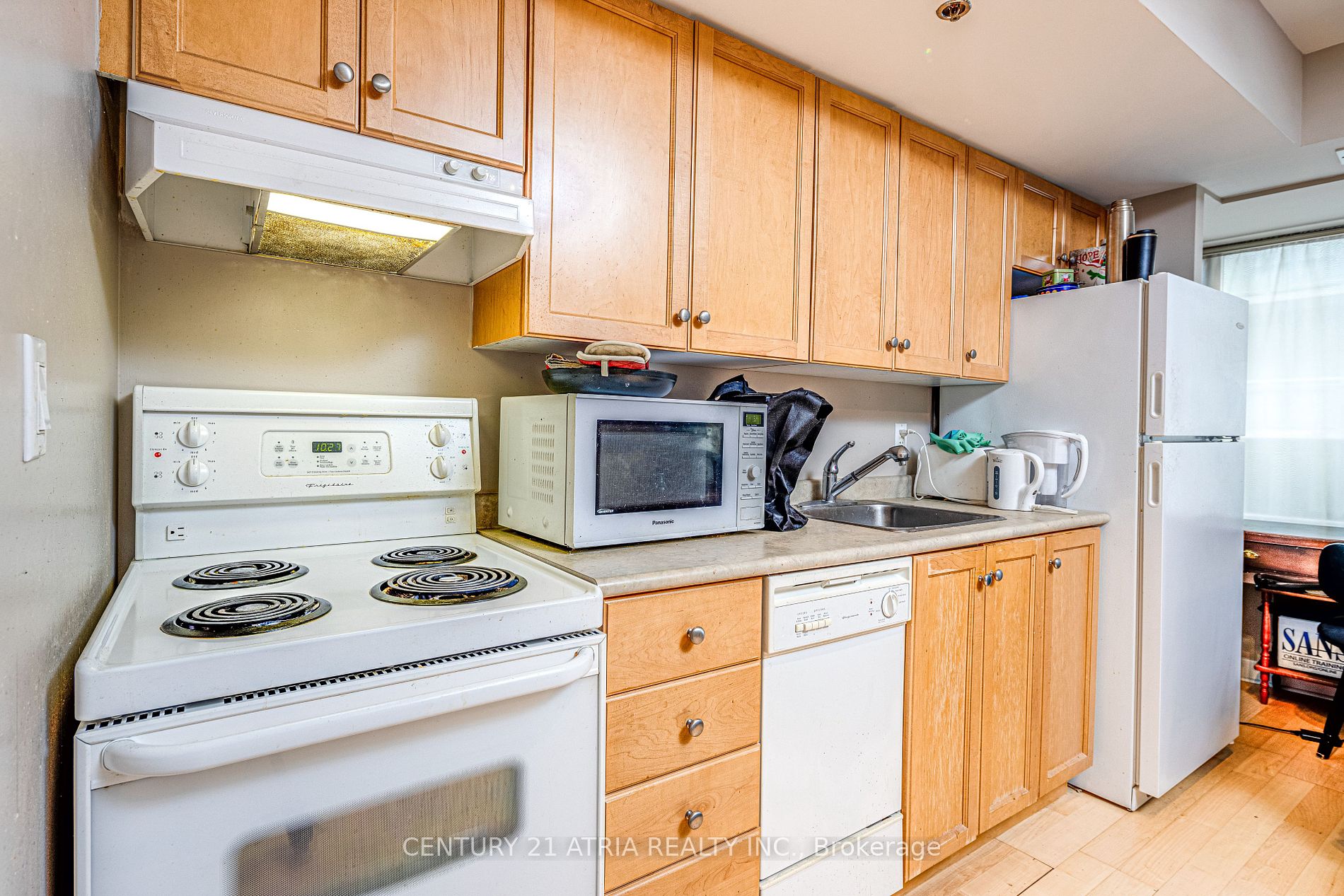210 Victoria St, #809