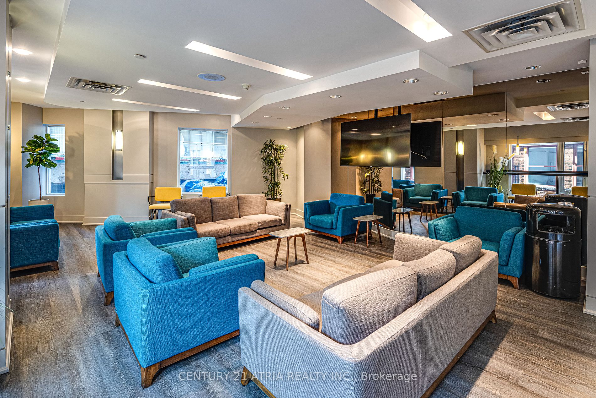 210 Victoria St, #809