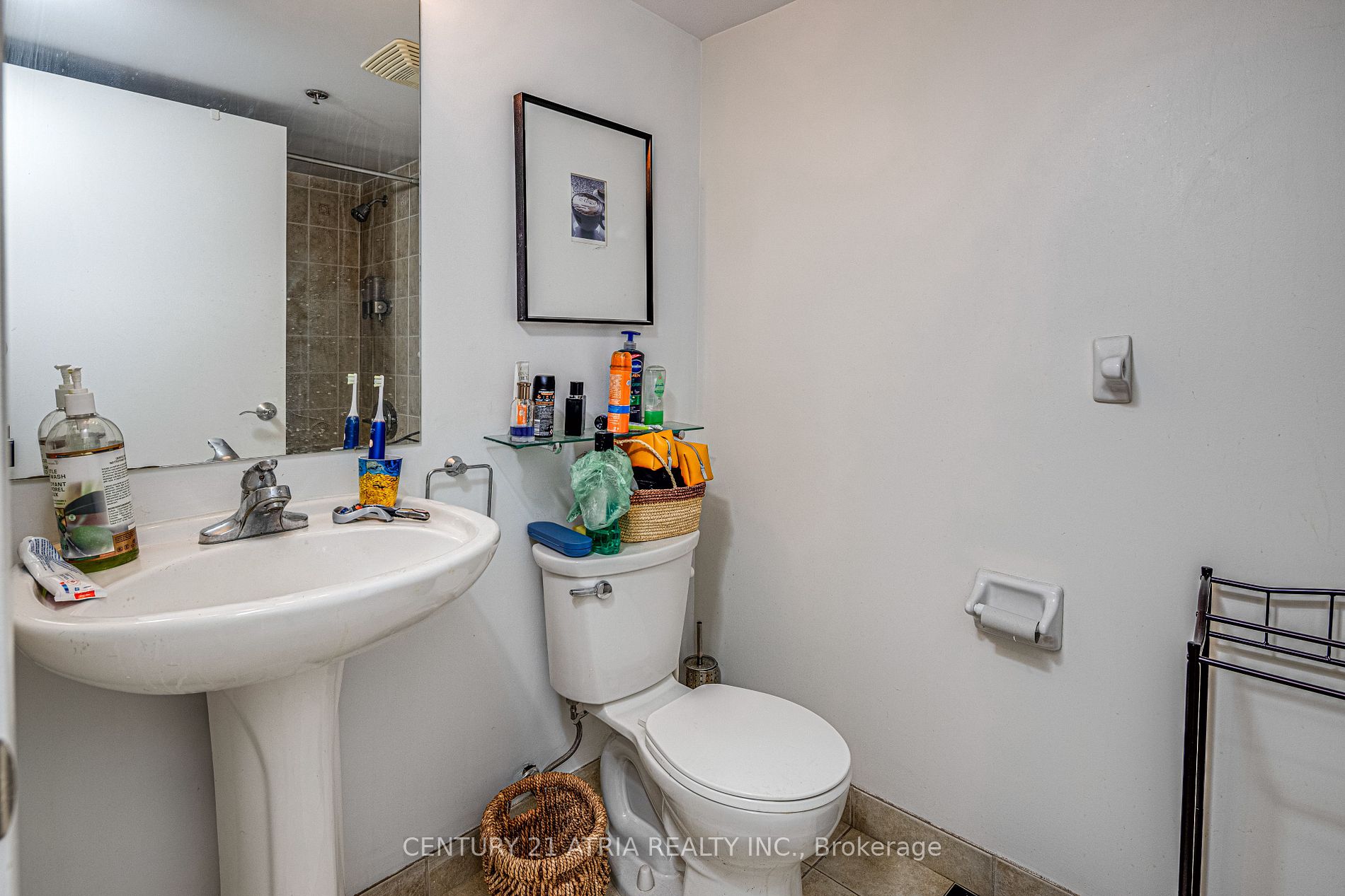 210 Victoria St, #809