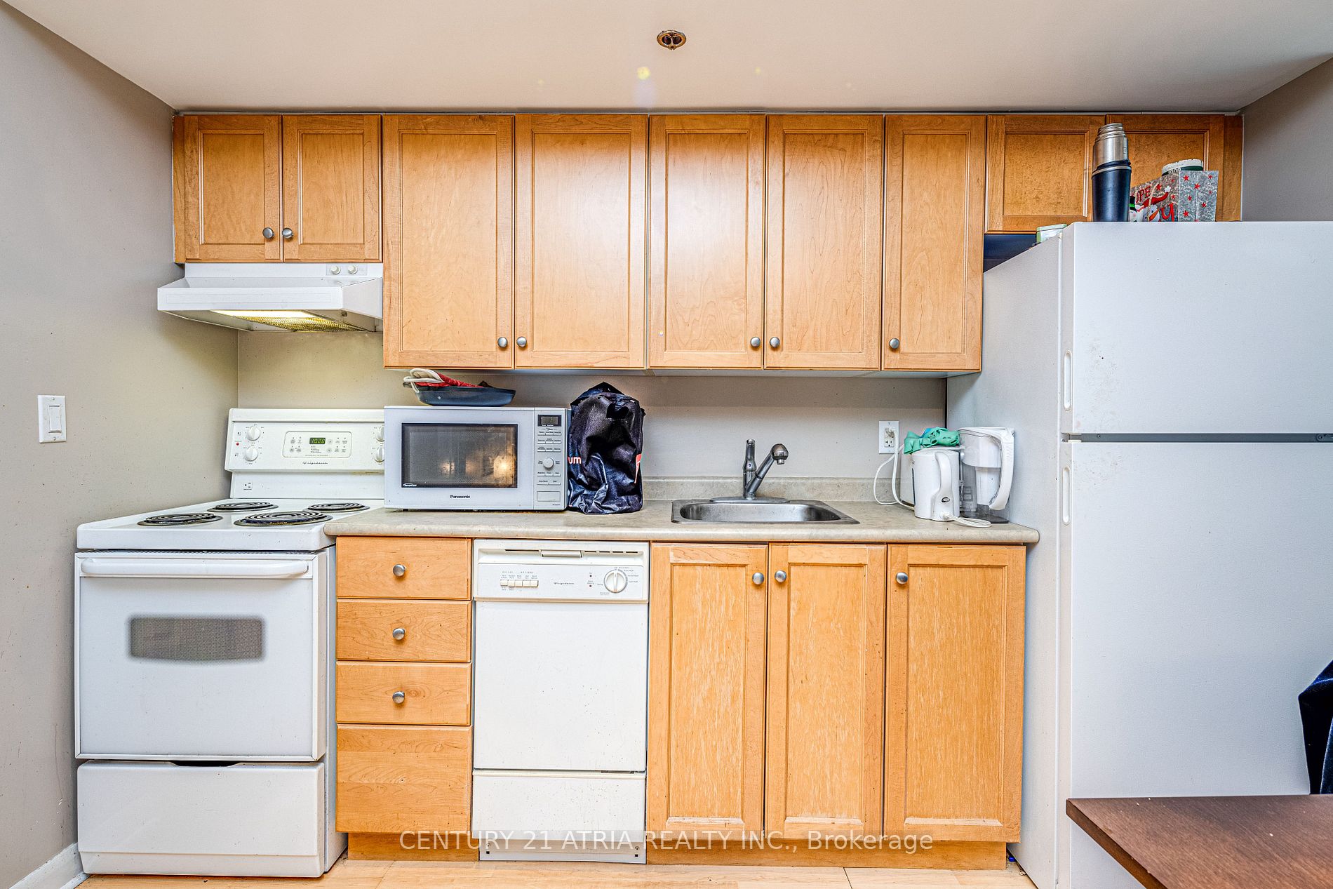 210 Victoria St, #809