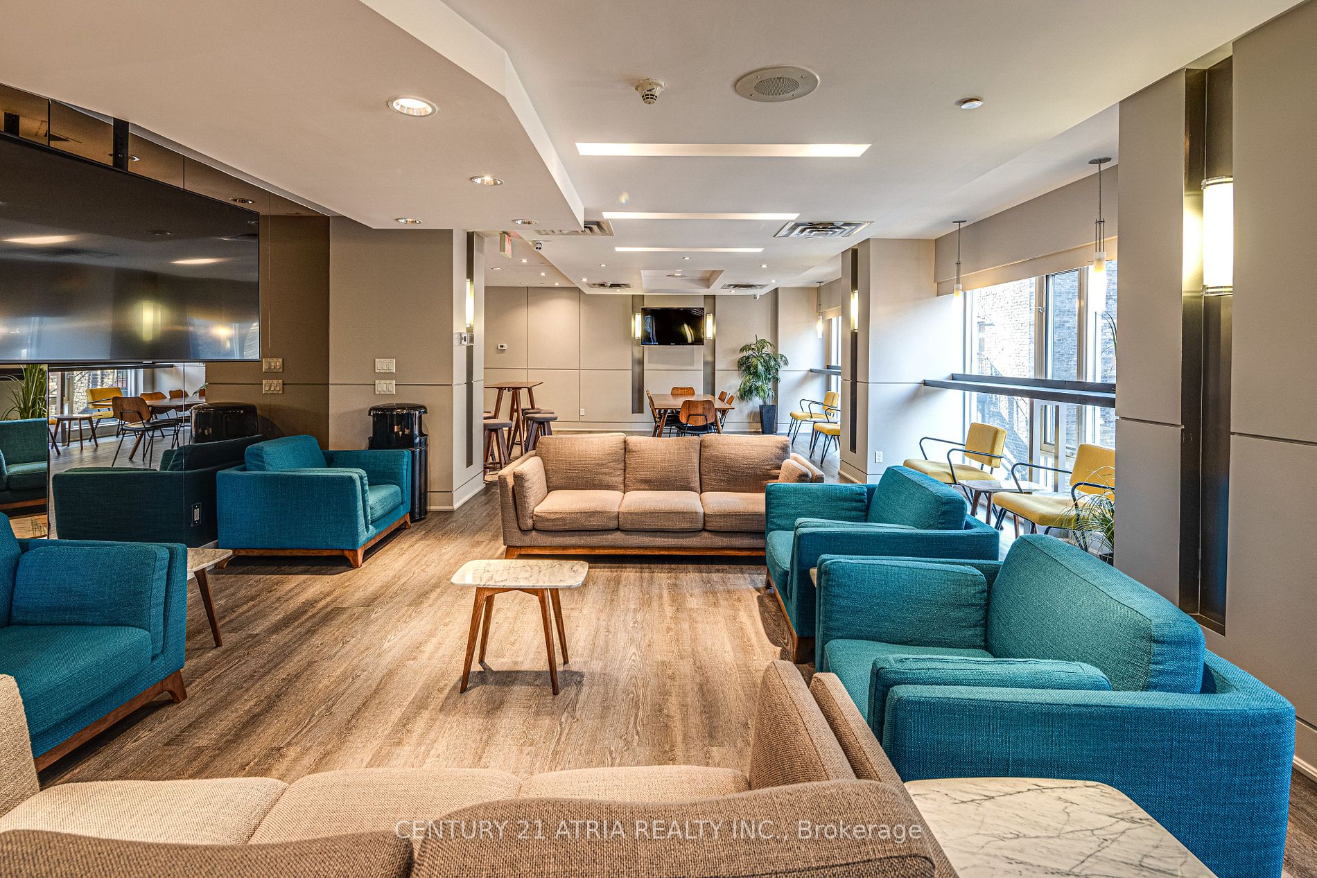 210 Victoria St, #809