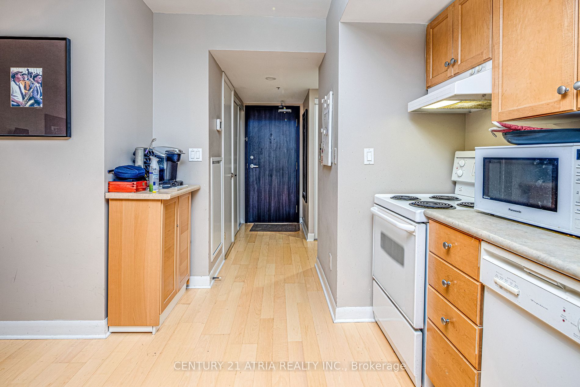 210 Victoria St, #809