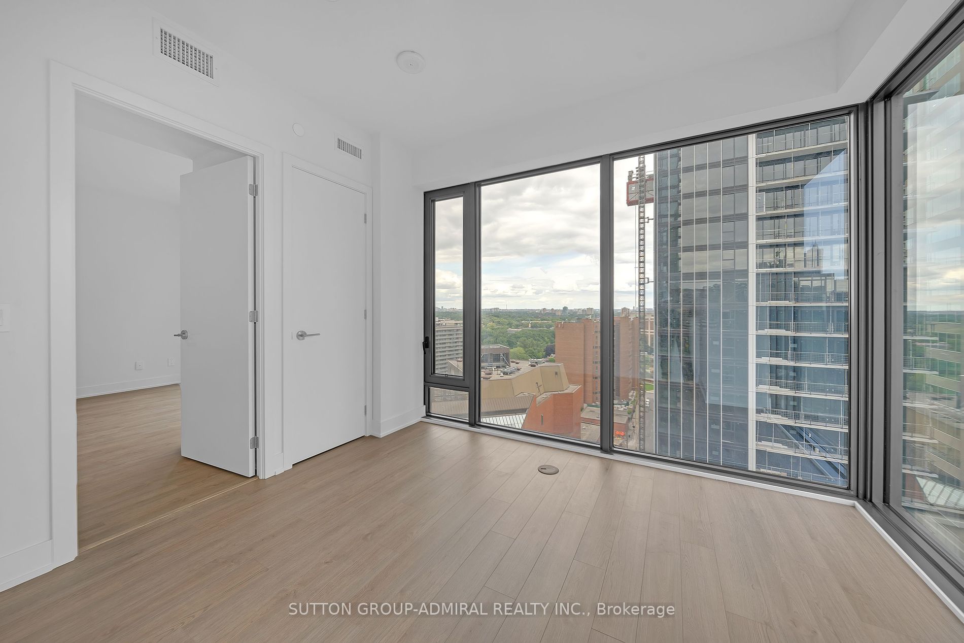 8 Cumberland St, #1706
