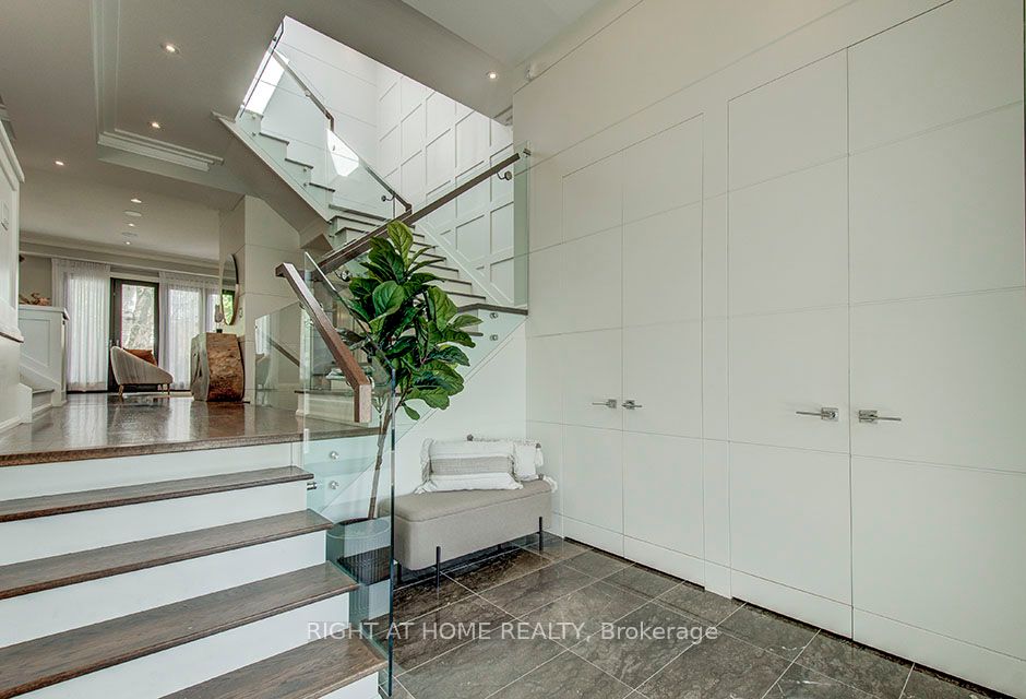100 Parklea Dr