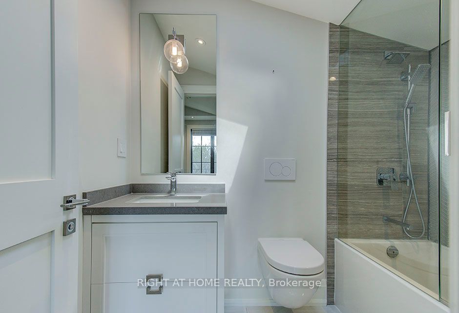 100 Parklea Dr