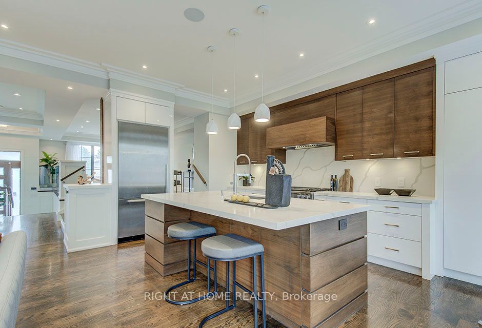 100 Parklea Dr