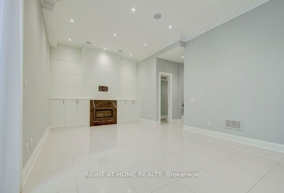 100 Parklea Dr