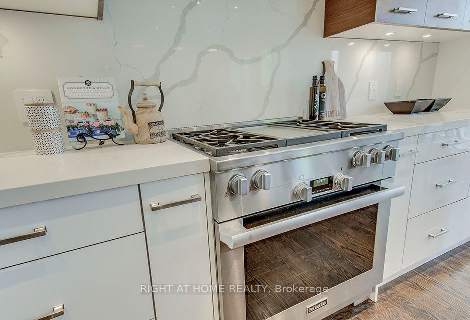100 Parklea Dr
