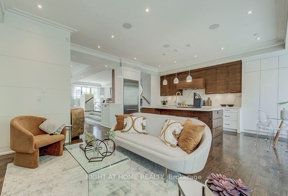 100 Parklea Dr