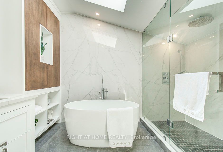100 Parklea Dr