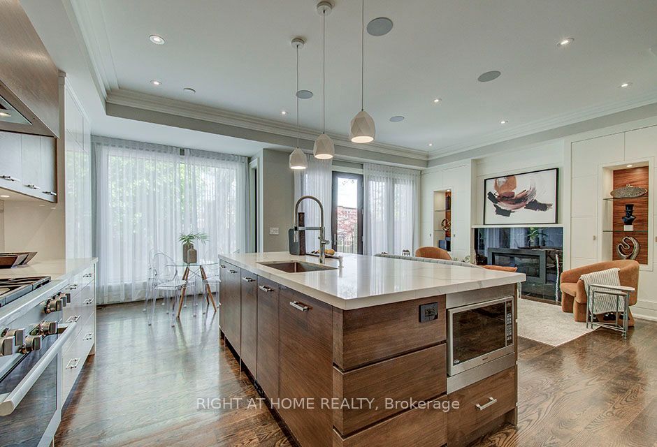 100 Parklea Dr