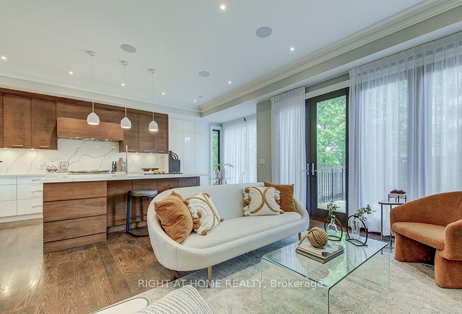 100 Parklea Dr