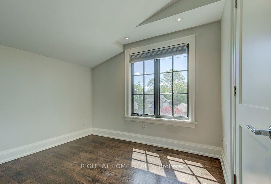 100 Parklea Dr