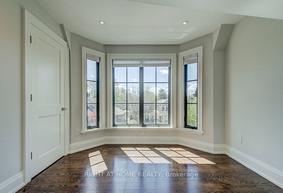 100 Parklea Dr