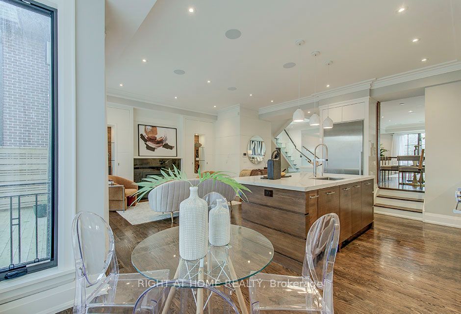 100 Parklea Dr