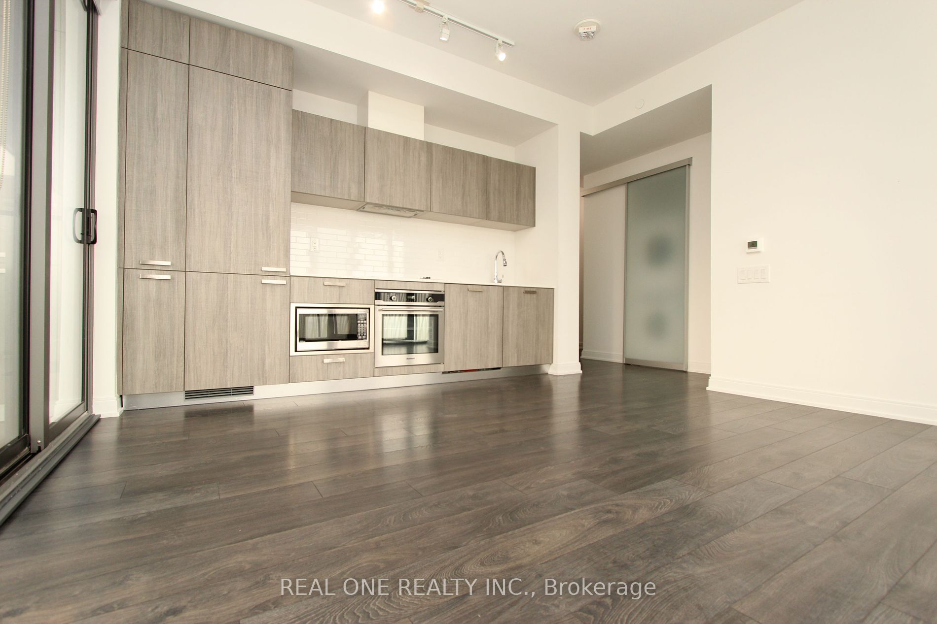 50 Charles St E, #2605