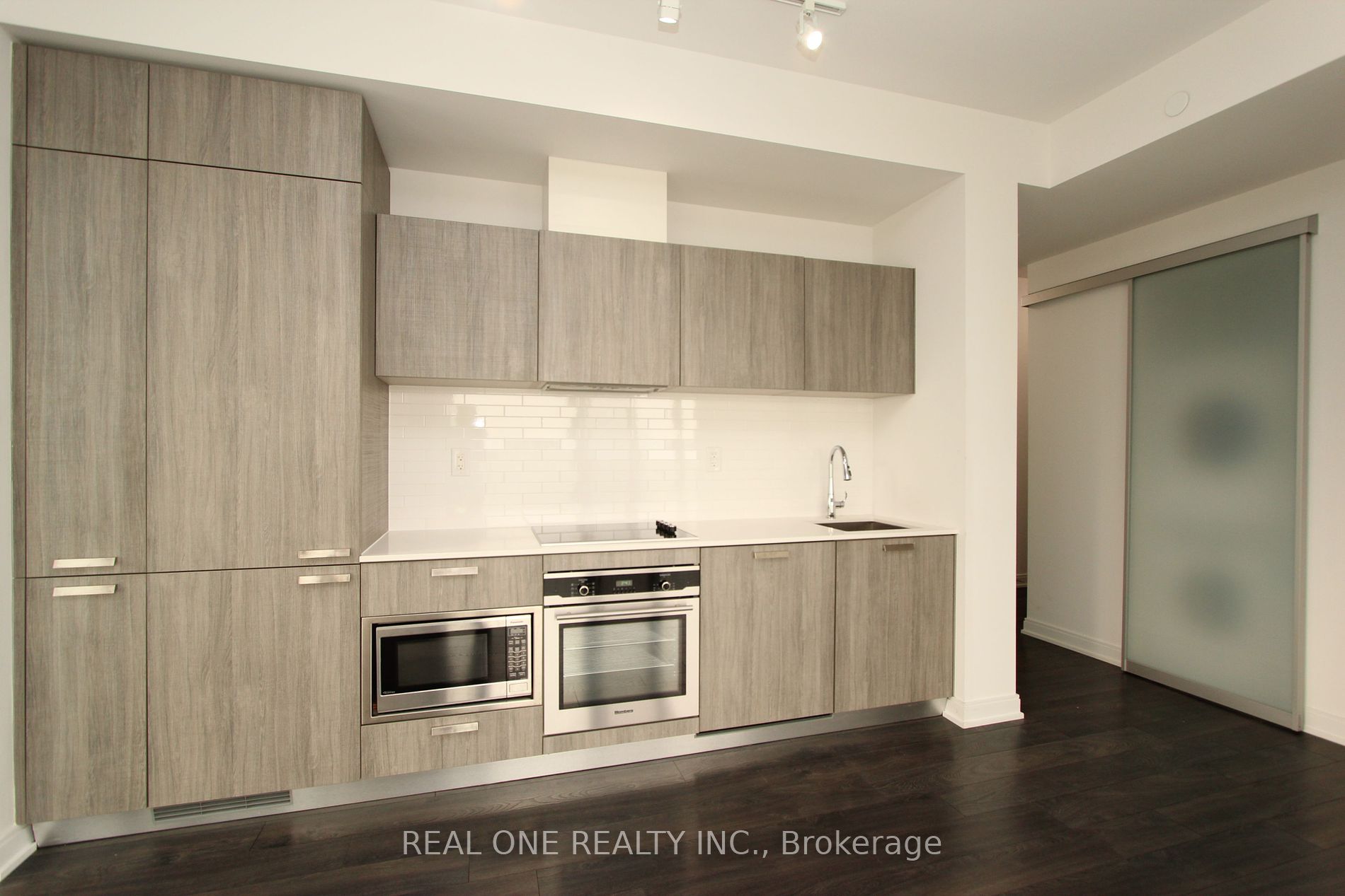 50 Charles St E, #2605