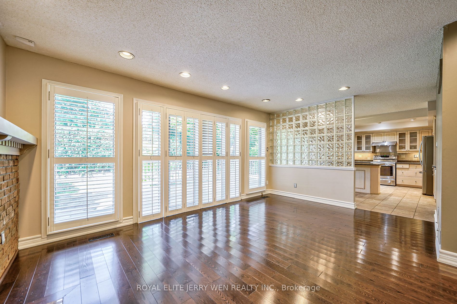10 Mellowood Dr