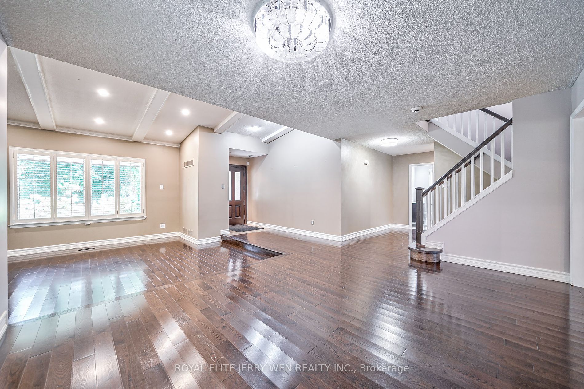 10 Mellowood Dr