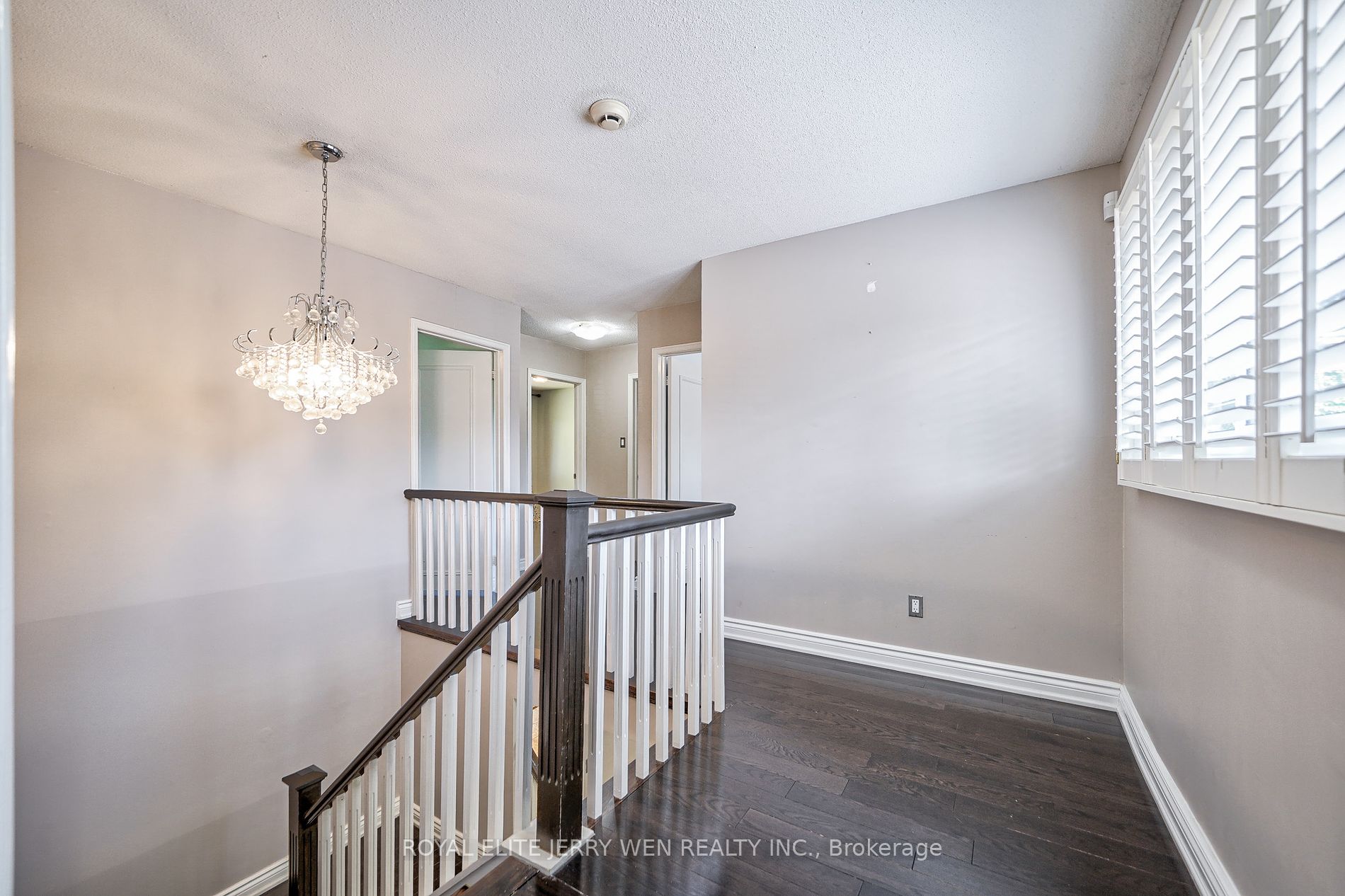 10 Mellowood Dr