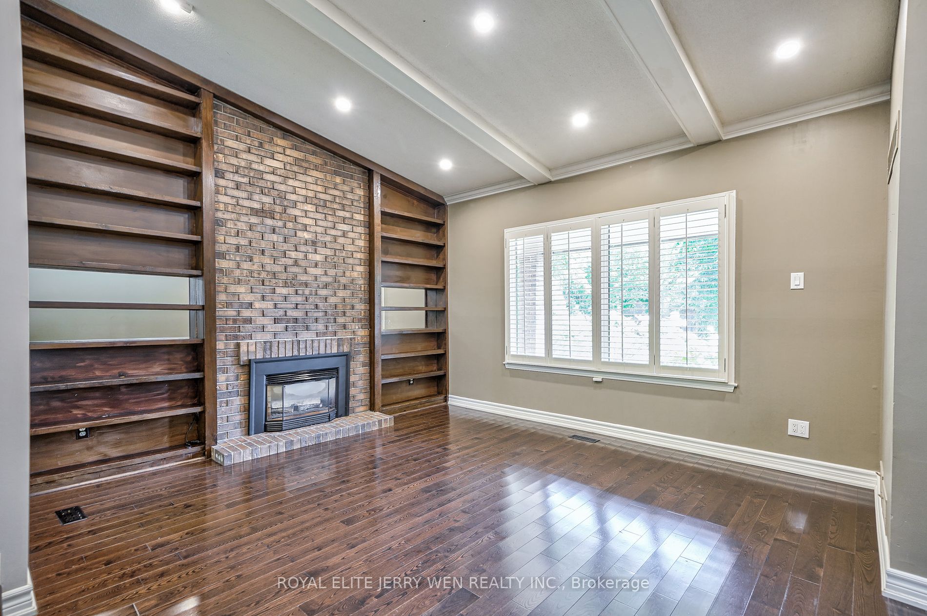 10 Mellowood Dr