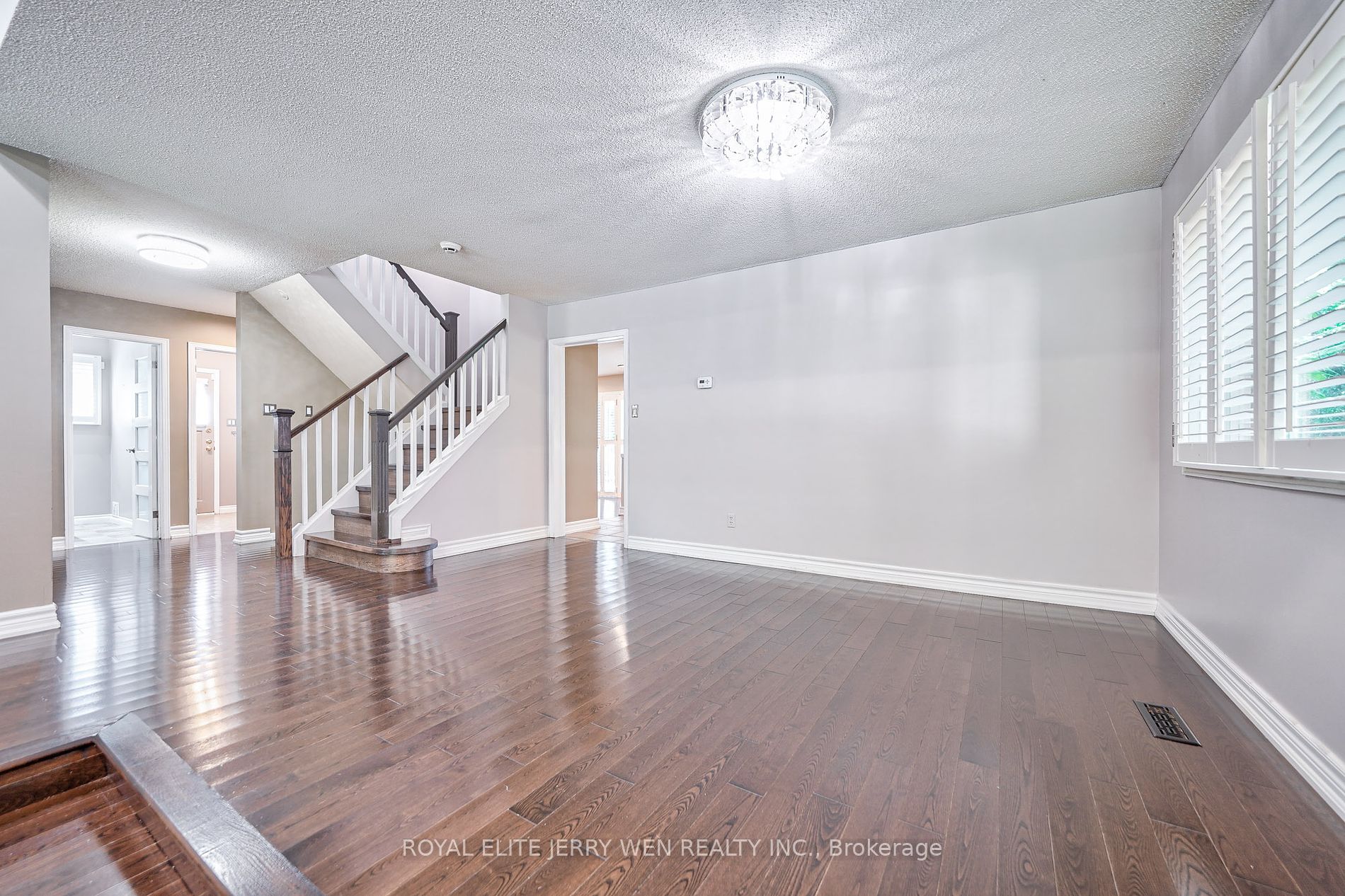 10 Mellowood Dr