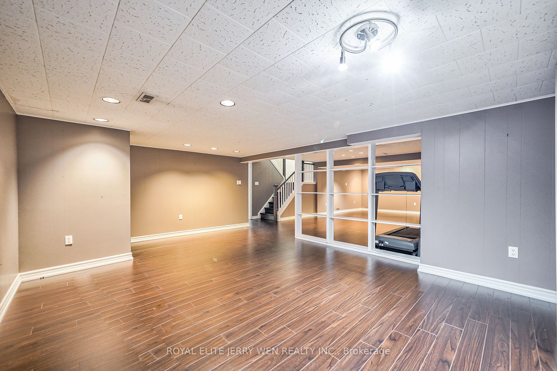 10 Mellowood Dr