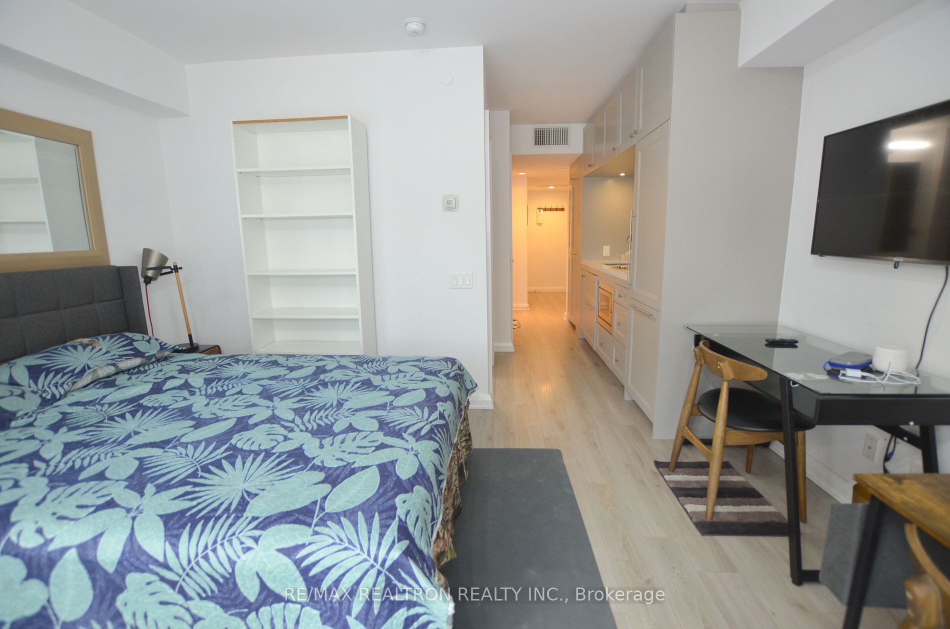 155 Yorkville Ave, #713