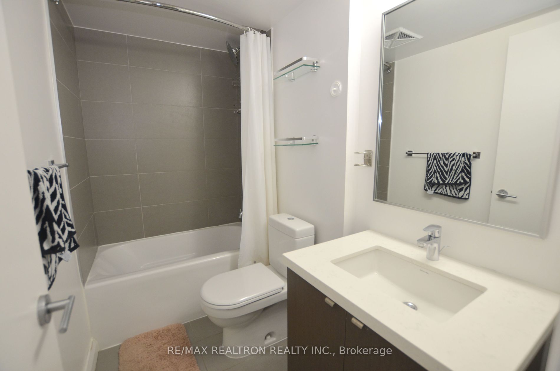 155 Yorkville Ave, #713