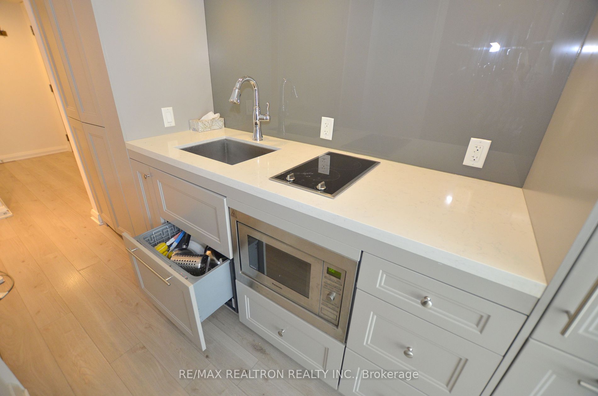 155 Yorkville Ave, #713