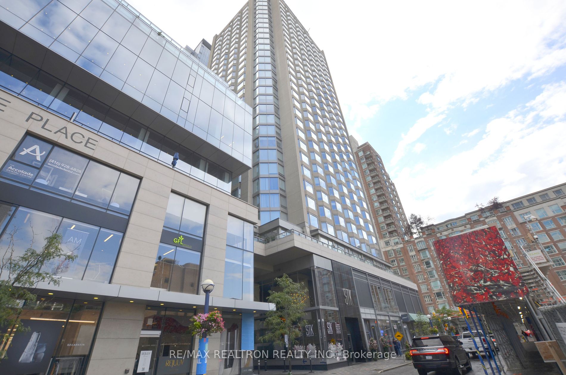 155 Yorkville Ave, #713