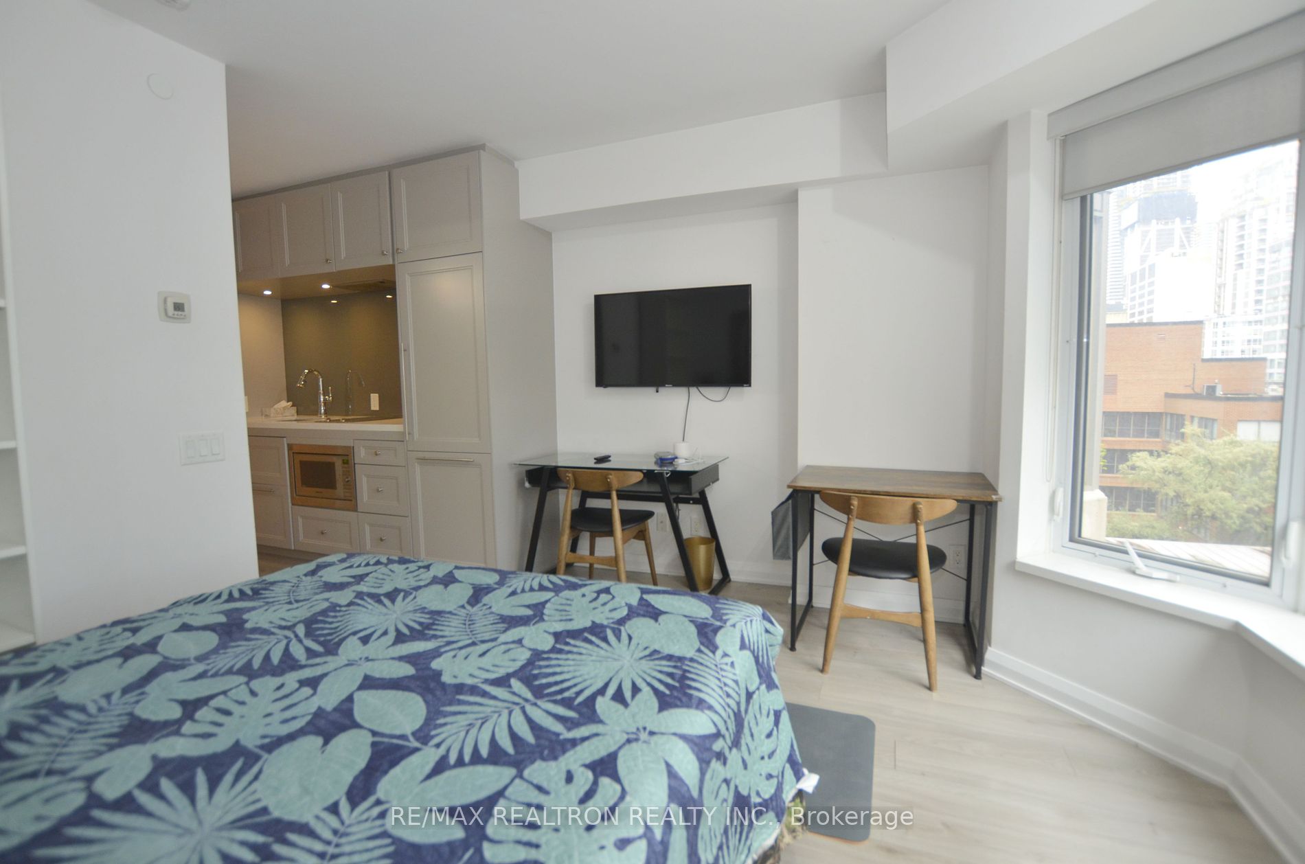 155 Yorkville Ave, #713