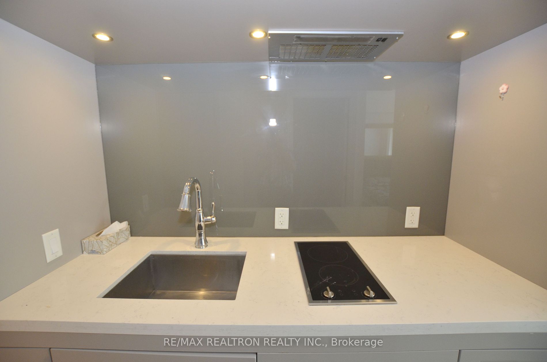 155 Yorkville Ave, #713