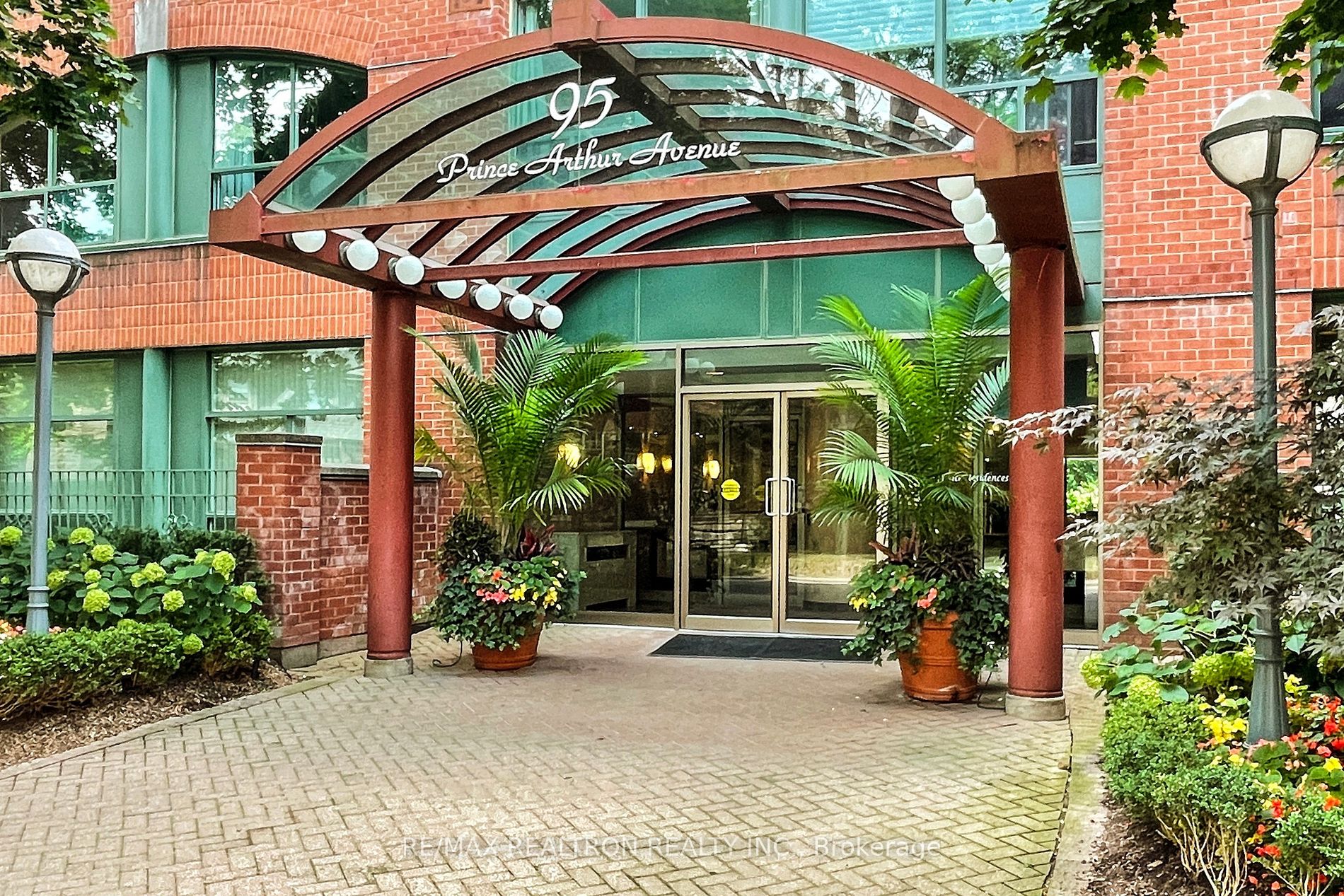 95 Prince Arthur Avenue, #311