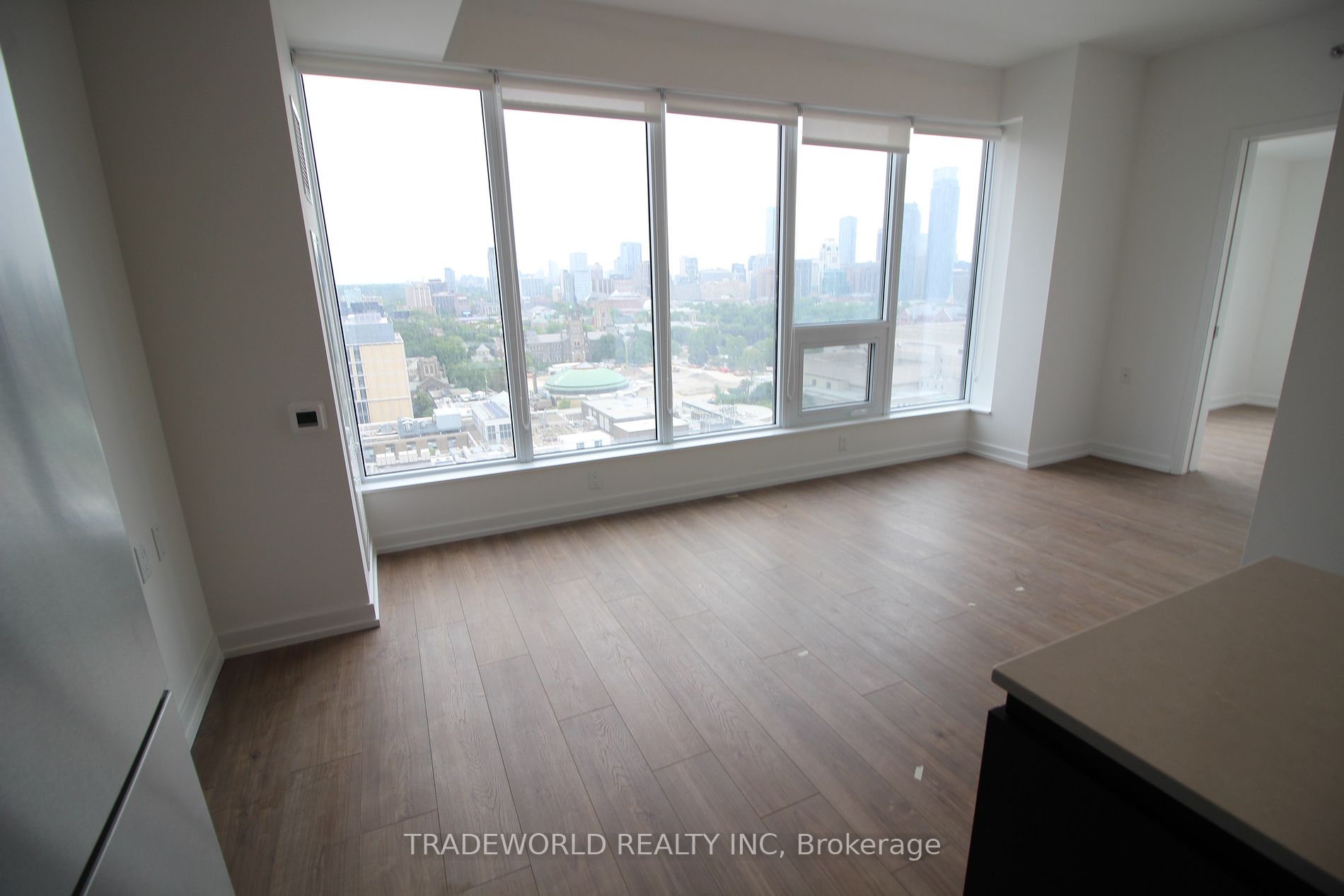 203 College St, #906