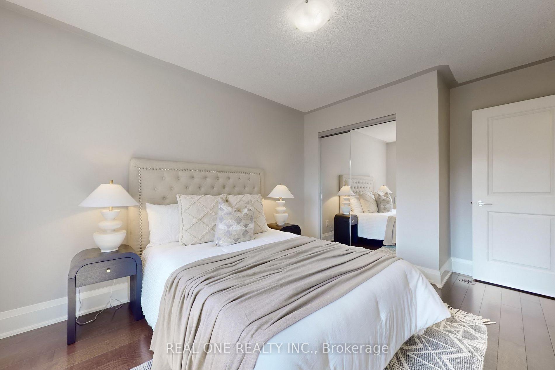 115 Harrison Garden Blvd, #Th 49