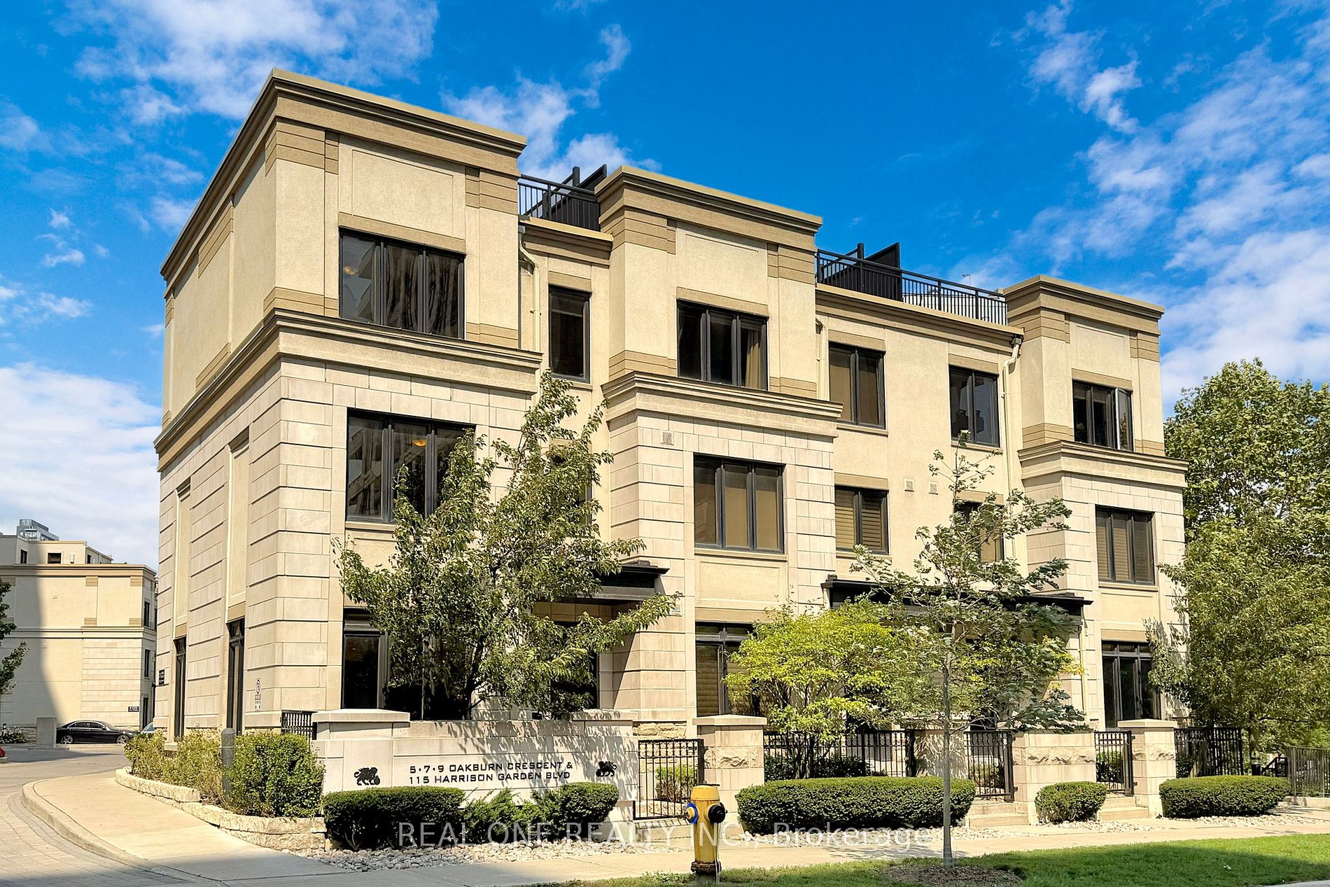 115 Harrison Garden Blvd, #Th 49