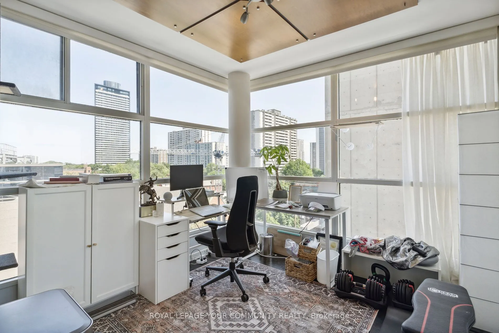 409 Bloor St E, #602