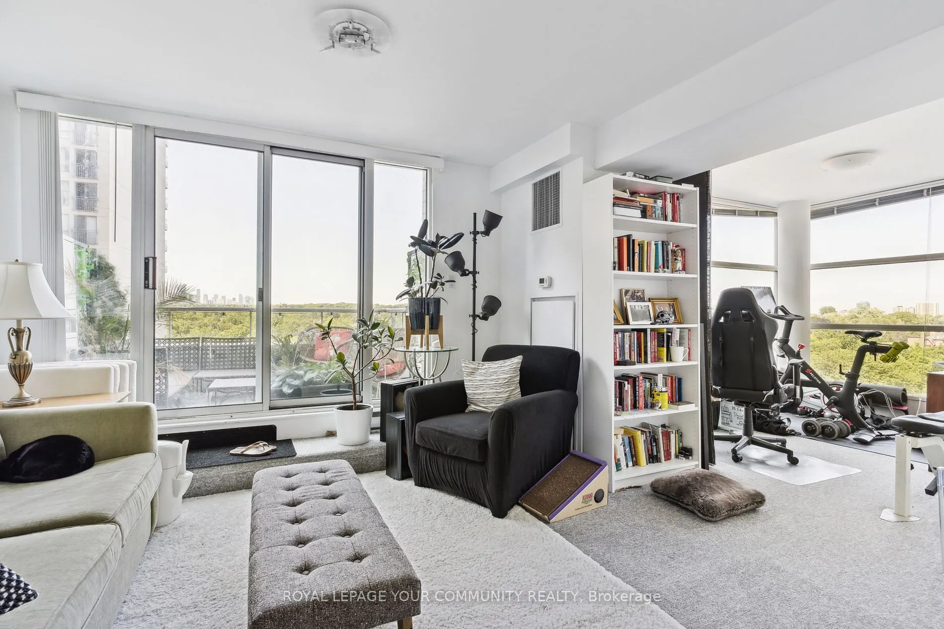 409 Bloor St E, #602
