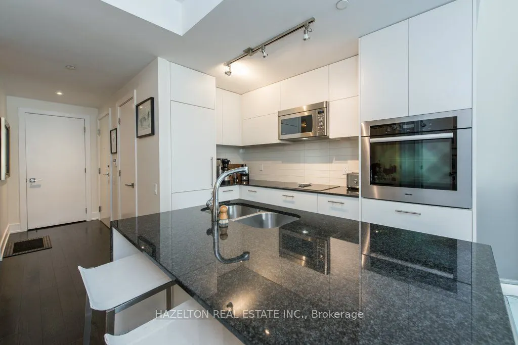 170 Avenue Rd, #211