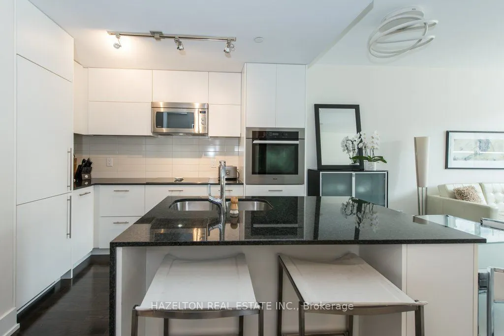 170 Avenue Rd, #211