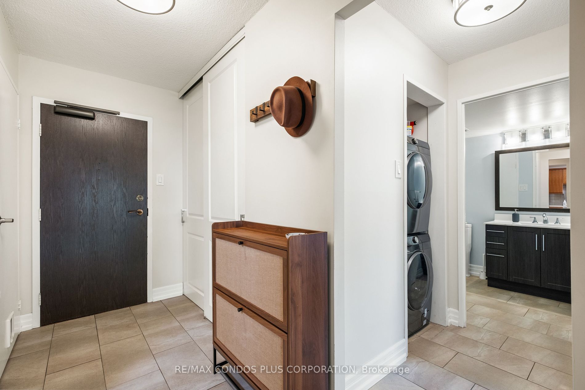 62 Wellesley Street W #304