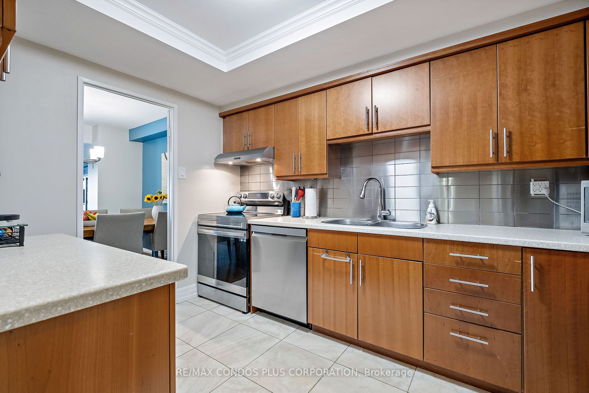 62 Wellesley Street W #304