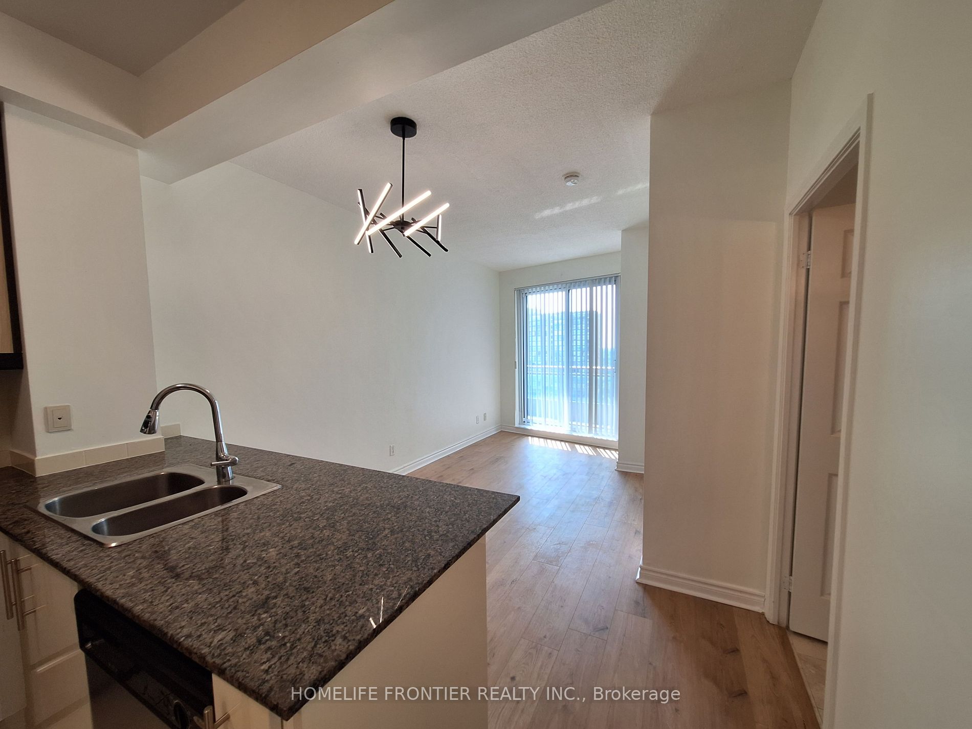 18 Holmes Avenue, #1009