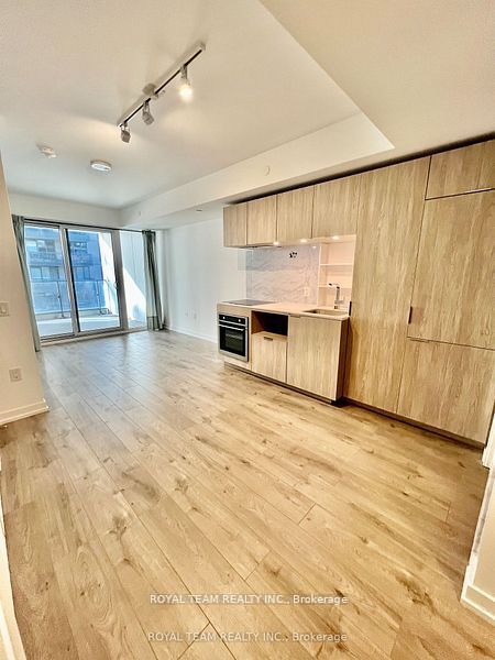 77 Shuter St, #612