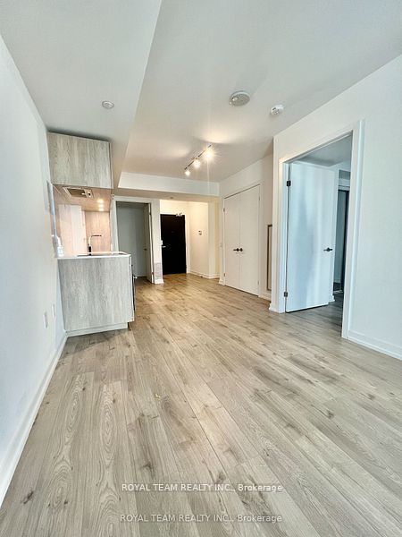 77 Shuter St, #612